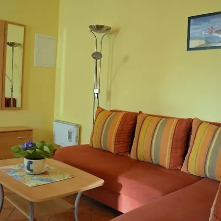 Fuer 2 Personen Apartment Saal